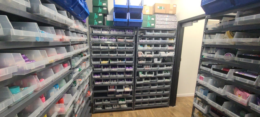 Clear pick bins and larger blue bins across the room.